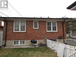 21 Black Creek Blvd in Toronto, ON - Building Photo - Building Photo