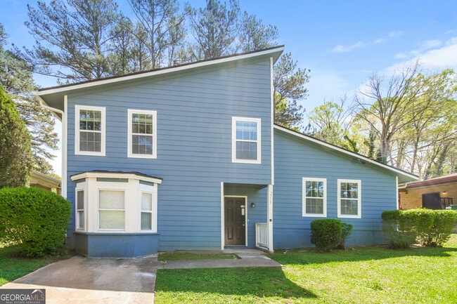 property at 2215 Fairway Cir SW