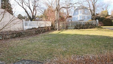 233 Harbor Rd in Fairfield, CT - Building Photo - Building Photo