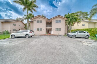 300 NE 143rd St in Miami, FL - Building Photo - Building Photo