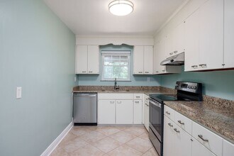 4050 Forest Hill Ave in Richmond, VA - Building Photo - Building Photo