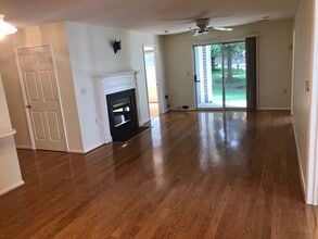 10018 Vanderbilt Cir, Unit 4-12 in Rockville, MD - Foto de edificio - Building Photo