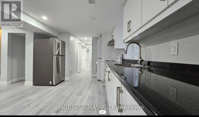 24 McGarry Dr in Kitchener, ON - Building Photo - Building Photo