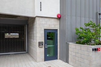Brynhurst Apartments in Los Angeles, CA - Foto de edificio - Building Photo
