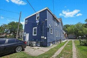2009 Vinewood St in Detroit, MI - Building Photo - Building Photo