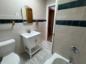 1020 Brown St in Bettendorf, IA - Foto de edificio - Building Photo