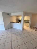 7035 NW 186th St in Hialeah, FL - Building Photo