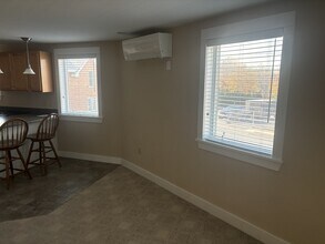 1000 Islington St, Unit B in Portsmouth, NH - Foto de edificio - Building Photo