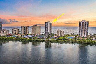 5420 N Ocean Dr in Riviera Beach, FL - Building Photo - Building Photo