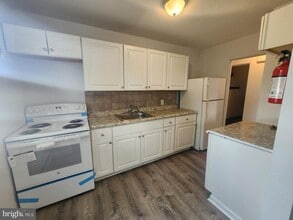 43 Bruce Park Dr in Trenton, NJ - Building Photo - Building Photo