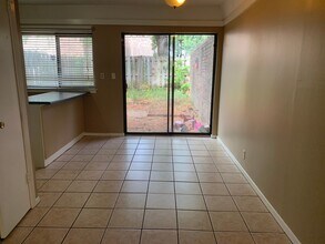 6561 Poplar Woods Cir E in Germantown, TN - Building Photo - Building Photo