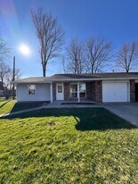 309 N Elm St in Albion, IN - Building Photo