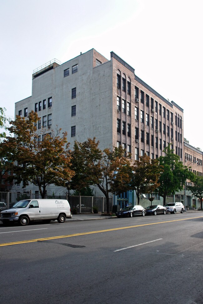 423-443 Atlantic Ave in Brooklyn, NY - Foto de edificio - Building Photo