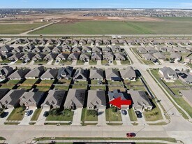 3310 Scout Is in Katy, TX - Building Photo