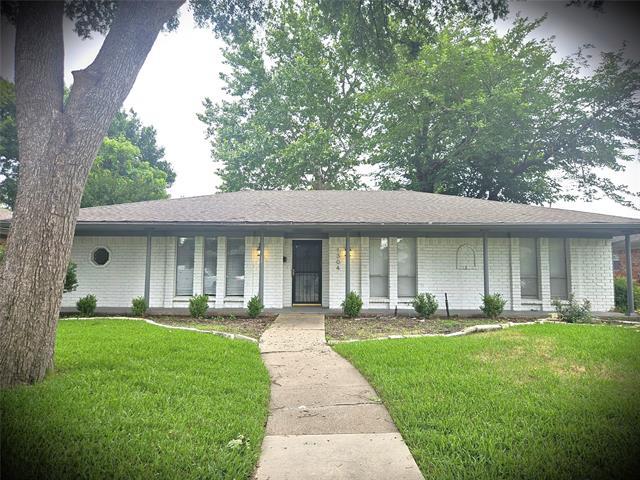 1304 Oakhill Dr in Plano, TX - Building Photo