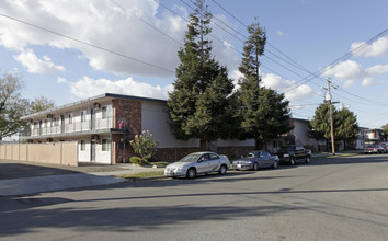 Marina Creek Apartments in Antioch, CA - Building Photo - Building Photo