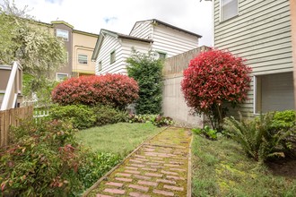 Queen Anne Apartments in Seattle, WA - Building Photo - Building Photo