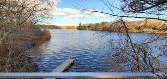 57 Big Fresh Pond Rd in Southampton, NY - Building Photo