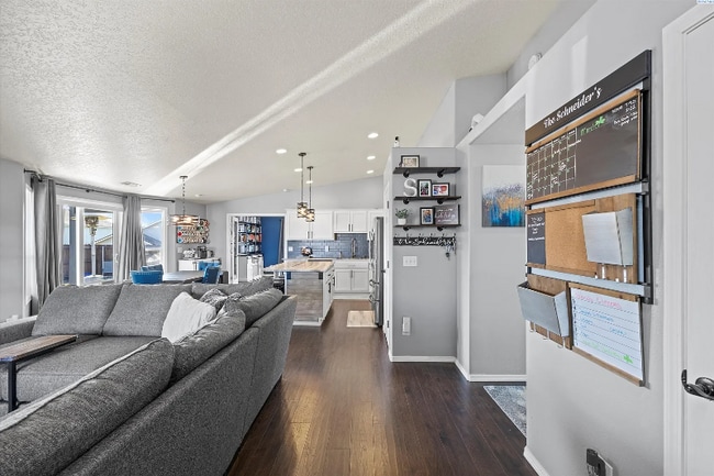 5508 Jefferson Dr in Pasco, WA - Foto de edificio - Building Photo