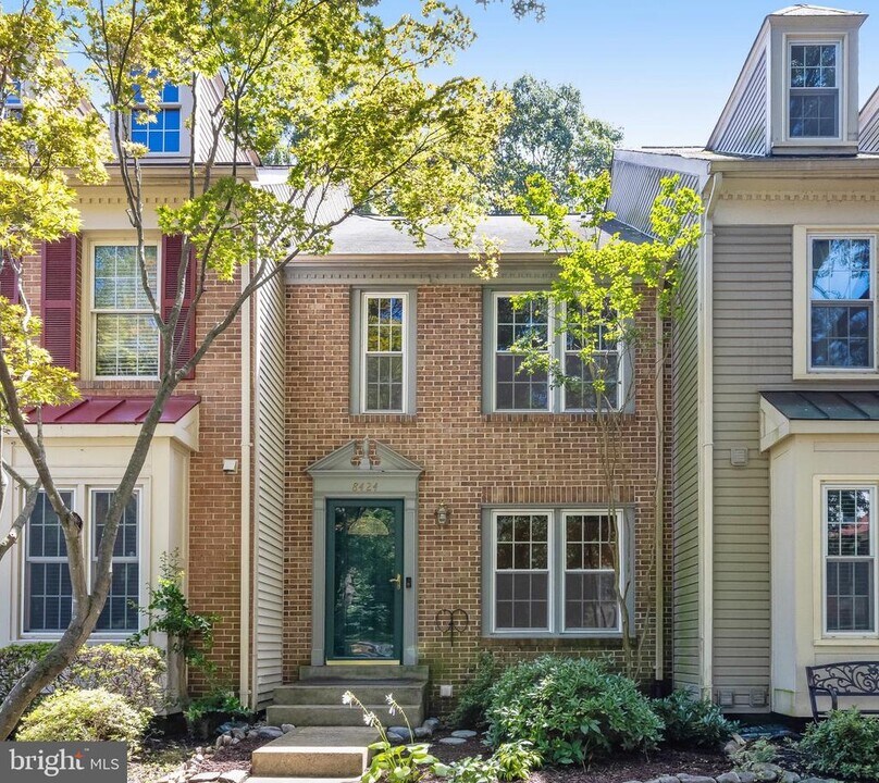 8424 Springfield Oaks Dr in Springfield, VA - Building Photo