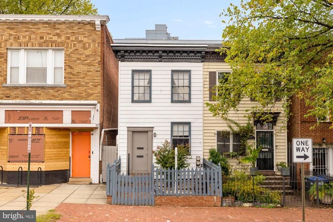 property at 1102 K St SE