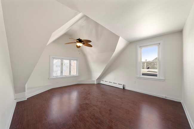 8 Cooper Pl in Weehawken, NJ - Building Photo - Building Photo