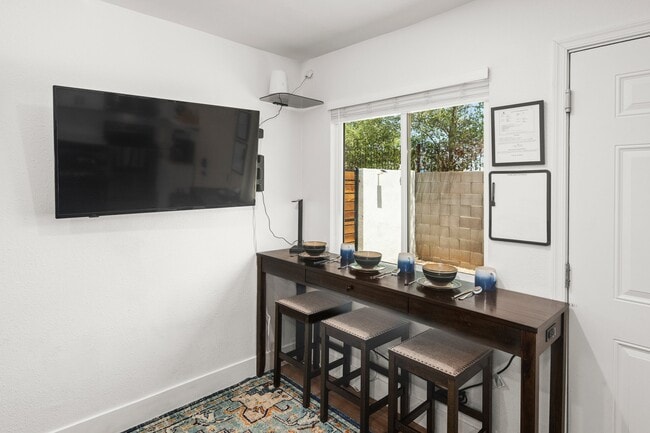 1110 E Polk St