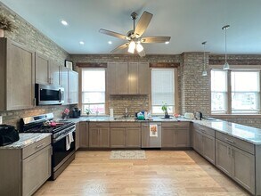 2901 N Kedzie Ave, Unit J08P in Chicago, IL - Building Photo - Building Photo