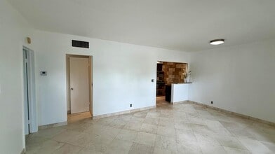 2646 Polk St, Unit 2 in Hollywood, FL - Foto de edificio - Building Photo