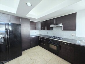 8528 W Gilmore Ave in Las Vegas, NV - Building Photo - Building Photo