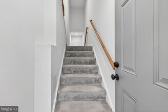 8129 Greenbelt Station Pkwy in Greenbelt, MD - Building Photo - Building Photo