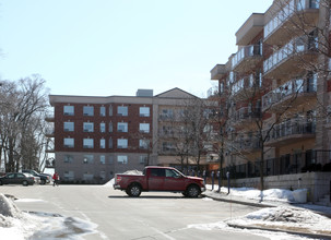 Waterford Place Condo 5194 in Burlington, ON - Building Photo - Primary Photo