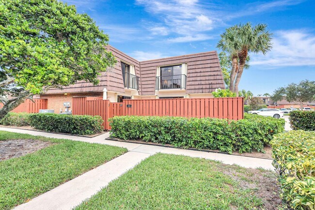 2332 23rd Ct in Jupiter, FL - Building Photo - Building Photo