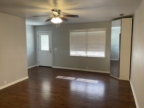 1105 S Palestine St in Athens, TX - Building Photo - Building Photo