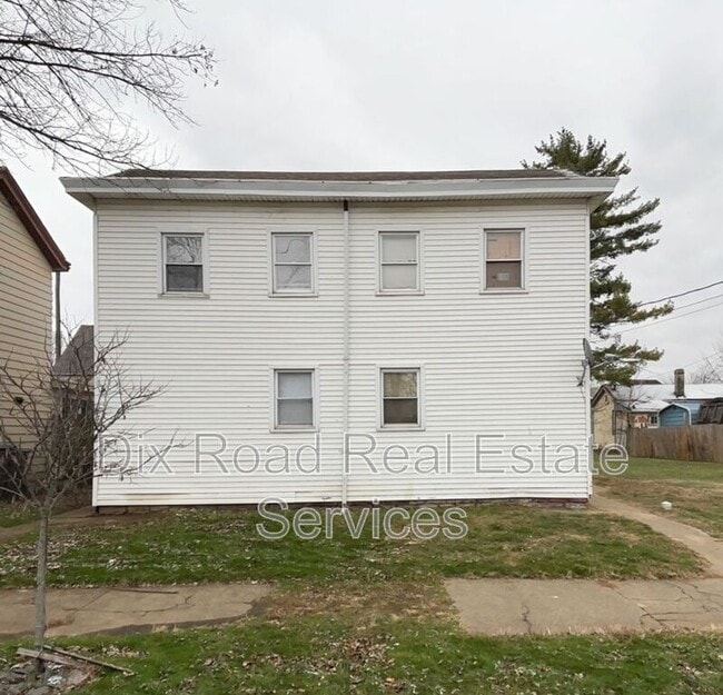 property at 406 S 7th St