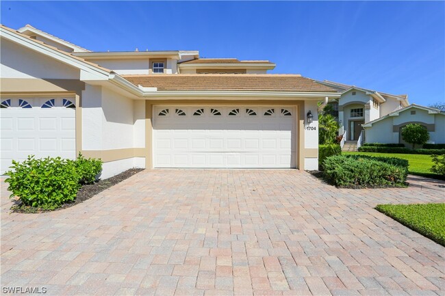 5636 Whisperwood Blvd in Naples, FL - Foto de edificio - Building Photo