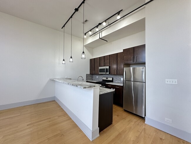 1426 W 21st St, Unit M07H in Chicago, IL - Building Photo - Building Photo