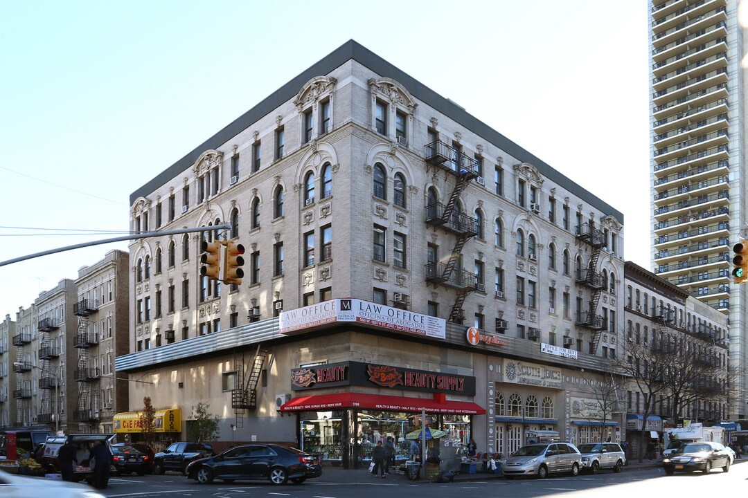 560 W 180th St in New York, NY - Building Photo