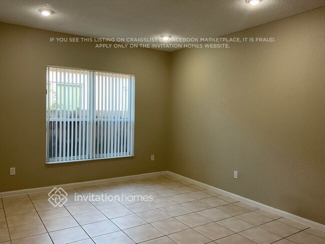 13711 N Garden Cove Cir in Davie, FL - Building Photo - Building Photo