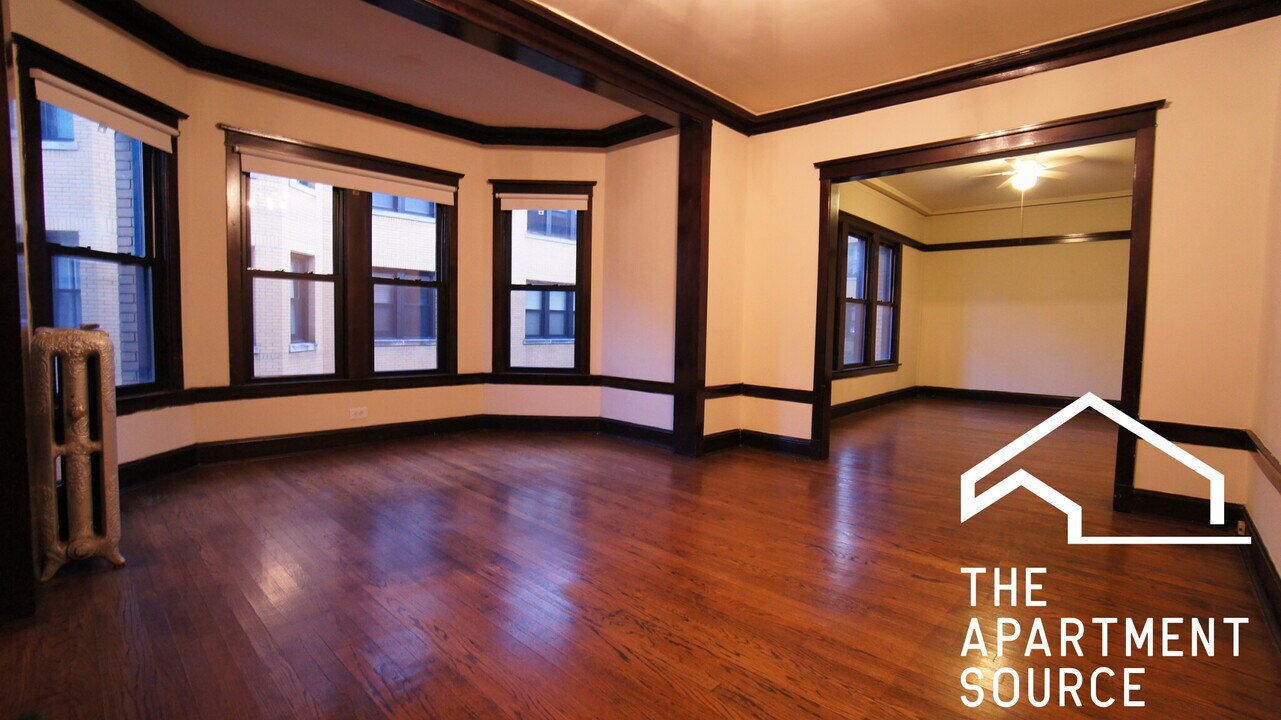 2434 N Sawyer Ave, Unit 1E in Chicago, IL - Building Photo