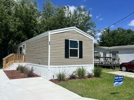 33 Tower Manor Cir W in Auburndale, FL - Building Photo