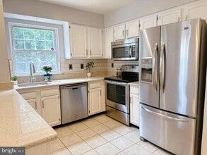 15427 Beachwater Ct in Montclair, VA - Building Photo - Building Photo