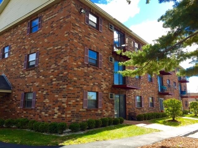 11 Railroad Ave in Derry, NH - Building Photo - Building Photo