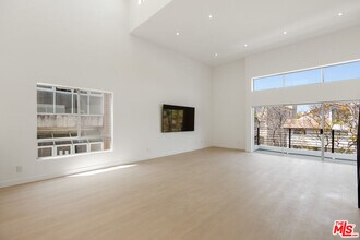 10630 Wilkins Ave in Los Angeles, CA - Building Photo - Building Photo