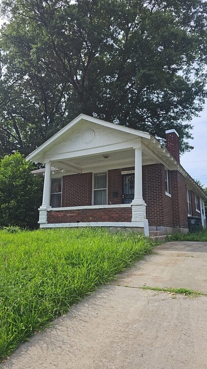 1572 Southern Ave in Memphis, TN - Foto de edificio