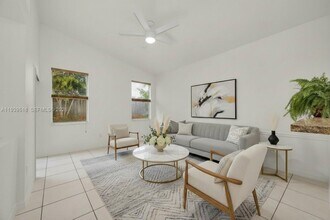 18322 SW 94th Ct in Palmetto Bay, FL - Building Photo - Building Photo