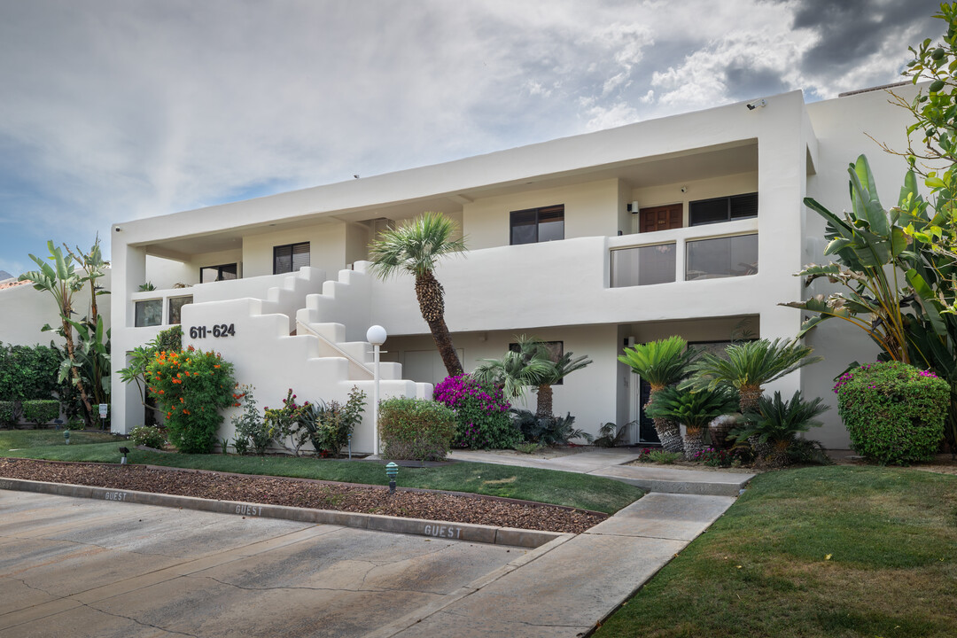 Canyon Granada in Palm Springs, CA - Building Photo