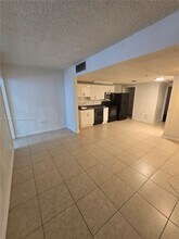 825 Brickell Bay Dr, Unit 849 in Miami, FL - Building Photo - Building Photo