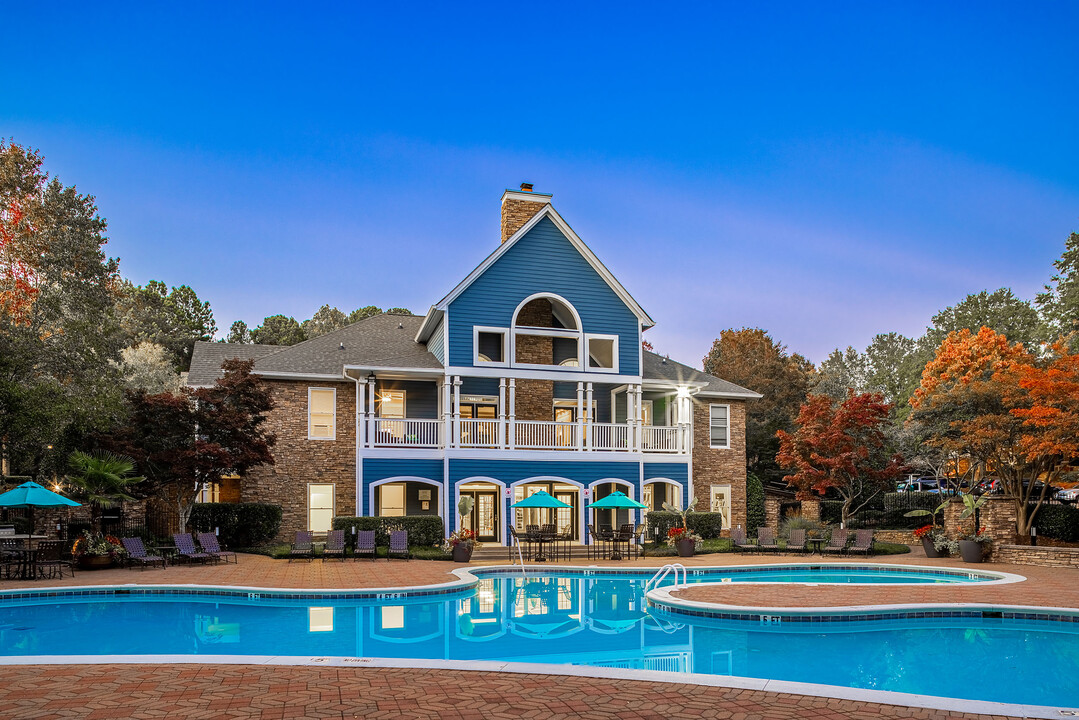 Marquis on Edwards Mill in Raleigh, NC - Foto de edificio