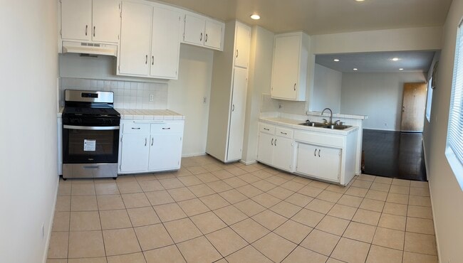 533 Hyde Park Pl, Unit 3 in Inglewood, CA - Foto de edificio - Building Photo